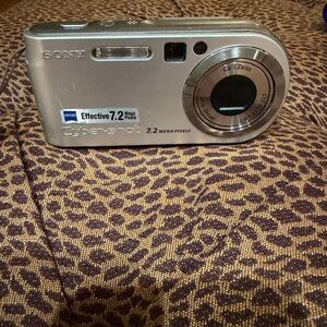 Sony Cybershot 7.2 Megapixel Digital Camera with Carl Zeiss Lens